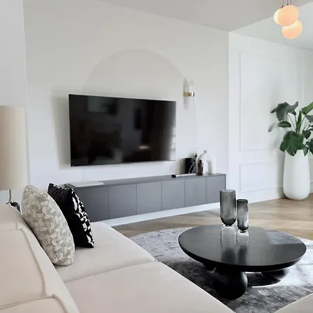 Luxury Penthouse In Center With Terrace & Direct Lift - The Piekna Residences شقة *